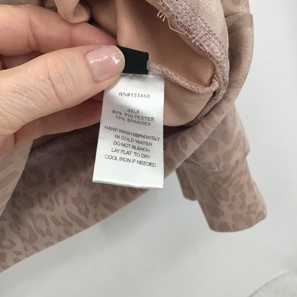 Dee Dee Women’s LUX Pullover Animal Print Casual Comfy Warm Blush Pink Size L - Picture 2 of 6